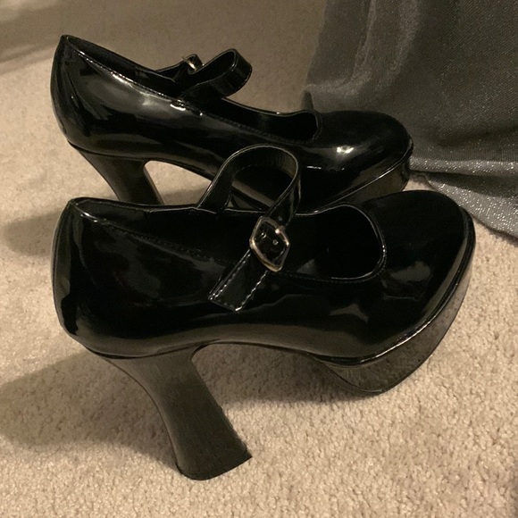COPY - A show stopper. Black platforms with 5’inch heels brand new! By Ellie si… - Picture 1 of 11